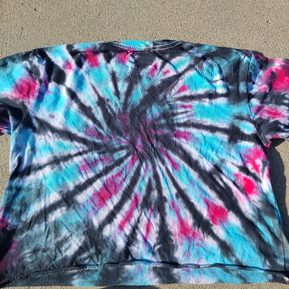 Hand dyed thrifted crop top - Picture 4 of 4